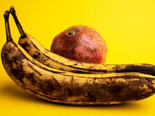 ज्यादा पके हुए फलों को फेंकने की जगह इन 5 तरीकों से करें इस्तेमाल