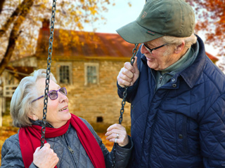 60 की उम्र के बाद मानसिक-शारीरिक परेशानियों से रहना है दूर, तो रिटायरमेंट से पहले करें पूरी प्लानिंग