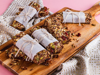 मीठा खाने के शौकीन हैं तो घर पर बनाएं ये 5 म‍िठाइयां, खाने से नहीं बढ़ेगा वजन