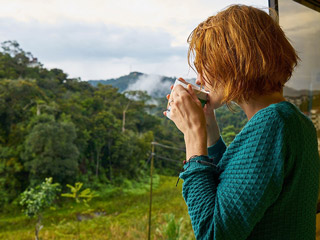 दिन की शुरुआत करें पूरी ऊर्जा और सकारात्मकता के साथ, आजमाएं ये 5 हैप्पी मॉर्निंग टिप्स