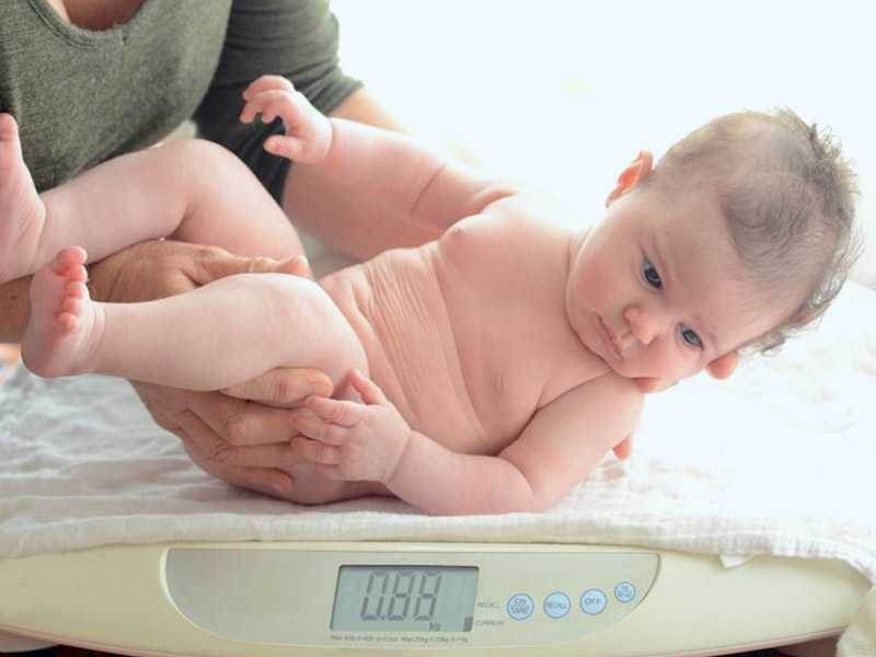 किन स्थितियों में जरूरी है शिशु का वजन चेक करना? एक्‍सपर्ट से जानें श‍िशु के सही वजन की पूरी जानकारी