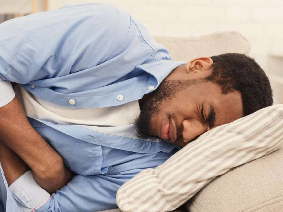 रात में होता है पेट दर्द? जानिए इसके क्या कारण हो सकते हैं और दर्द दूर करने के 5 आसान उपाय
