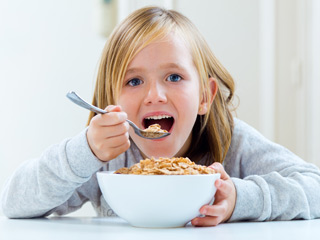 बच्चों की अच्छी सेहत के लिए उन्हें खिलाएं ये 5 इंडियन हेल्दी ब्रेकफास्ट