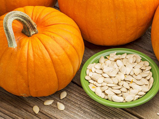 Pumpkin Seeds Side Effects: कद्दू के बीजों का ज्‍यादा सेवन ब‍िगाड़ सकता है सेहत, जानें 5 नुकसान