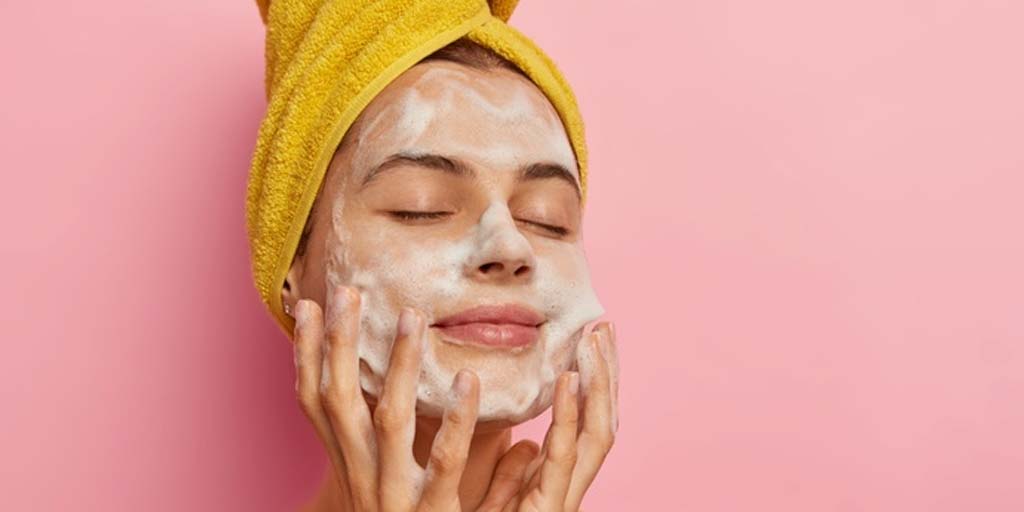 Double Cleansing: How To Clean Your Face Twice, Know Its Benefits - Vimarsana News