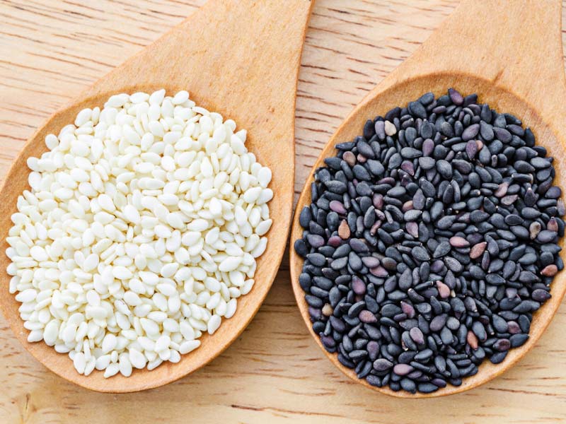 white-sesame-seeds-vs-black-sesame-seeds-know-the-difference