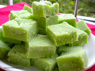 लौकी की बर्फी है खाने में स्वादिष्ट और सेहत के लिए फायदेमंद, जानें इसकी रेसिपी और 11 फायदे