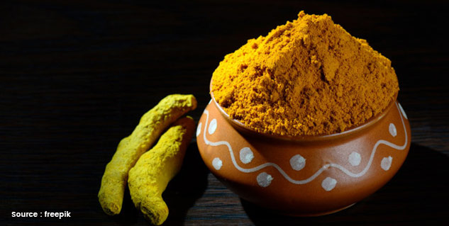 use of haldi to heal wounds