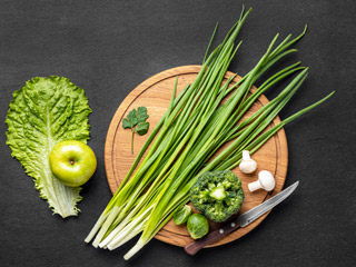 हरे प्याज की पत्तियों की तरह दिखने वाले 'चाइव्स' के सेवन से सेहत को मिलते हैं ये 5 फायदे