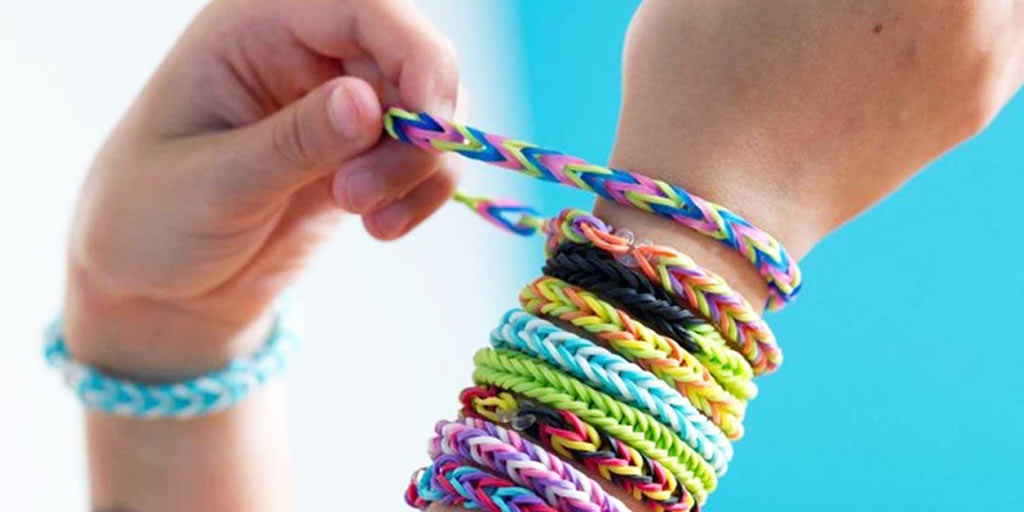 Harmful Side Effects of Wearing Rubber Bands on Your Wrist in Hindi