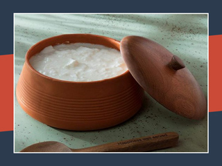 मिट्टी के बर्तन में जमी दही खाने से सेहत को मिलते हैं कई जबरदस्त फायदे, जानें कैसे जमाएं गाढ़ी और क्रीमी दही