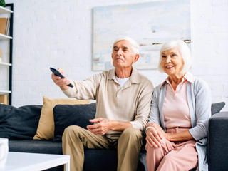 40-50 की उम्र में ज्यादा टीवी देखना हो सकता है आपकी सेहत के लिए हानिकारक, डॉक्टर से जानें कारण