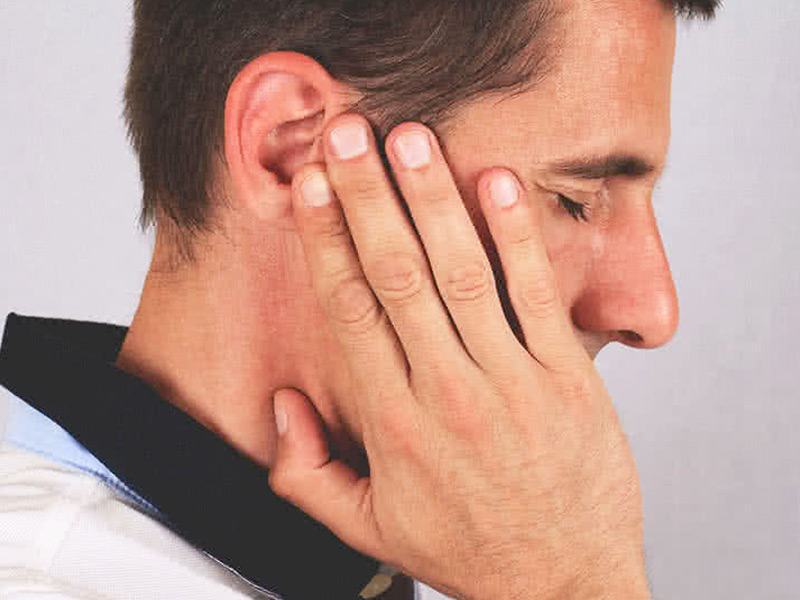 कान गर्म होने का क्या हैं कारण? जानें कानों की गर्माहट दूर करने के उपाय