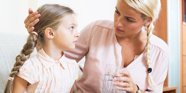 children drink water in stomach pain 