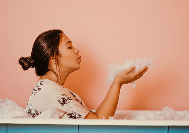 Bubble Bath बबल बाथ बुलबुला स्नान से मिलता है तनाव सहित कई समस्याओं