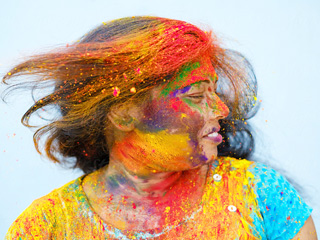Holi 2021: होली में रंग-गुलाल से अपने खूबसूरत बाल खराब होने से कैसे बचाएं? जानें इसके 5 उपाय