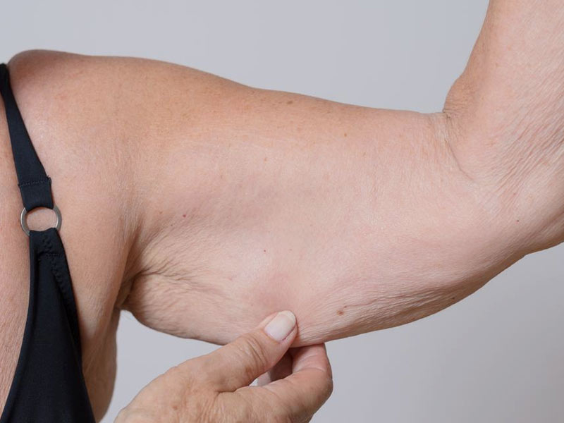 उम्र बढ़ने पर क्यों कम होने लगता है त्वचा का लचीलापन (Skin Elasticity)? जानें इसके कारण