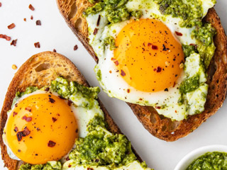 क्‍या आपने ट्राई किया Pesto Egg ज‍िसकी इंटरनेट पर है खूब चर्चा? जानें पेस्टो एग की रेसिपी 