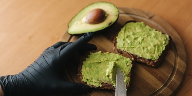 SOURDOUGH BREAD WITH AVOCADO SPREAD
