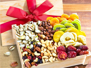 Diwali Gift Ideas : इस दिवाली अपनों को गिफ्ट करें ये 5 हेल्दी फूड्स और अनहेल्दी फूड्स से बनाएं दूरी