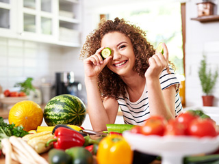 फॉलो करना चाहते हैं वीगन स्किन केयर रुटीन? तो इन 5 मेकअप इंग्रीडिएंट्स से रहें दूर