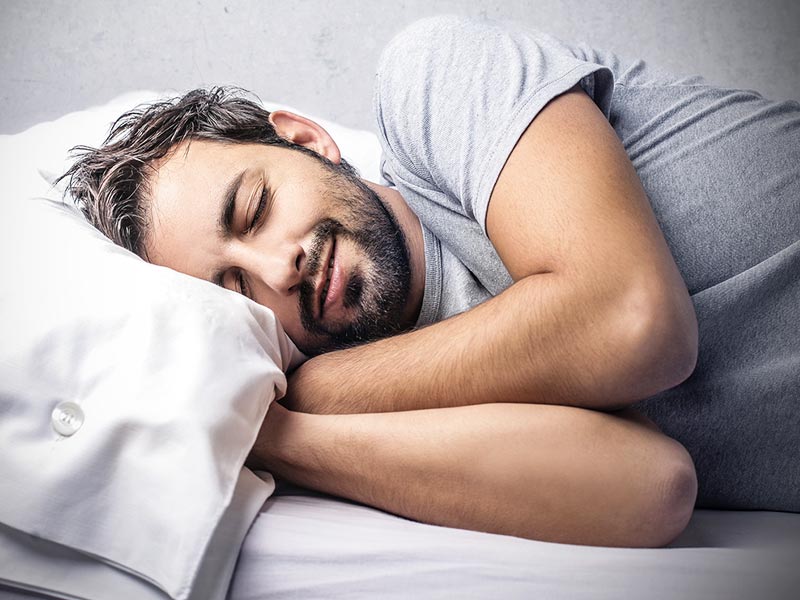 आयुर्वेद के अनुसार अच्छी और सुकून भरी नींद के लिए सोने से पहले करें ये 5 काम