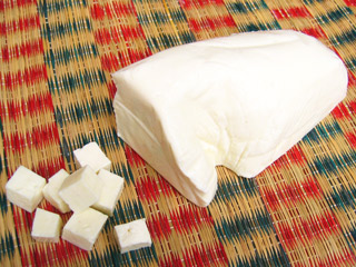 नकली पनीर खाने से खराब हो सकती है सेहत, जानें शुद्ध पनीर की पहचान के 4 तरीके