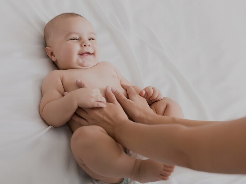 Baby Massage Tips: बच्चों की मालिश करते समय न करें ये 7 गलतियां, जानें क्यों जरूरी है सावधानी