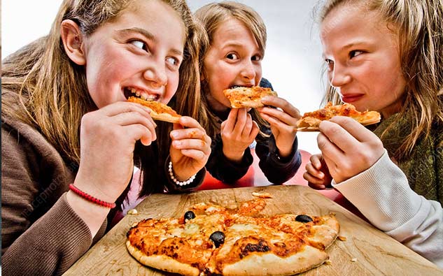 pizza eating