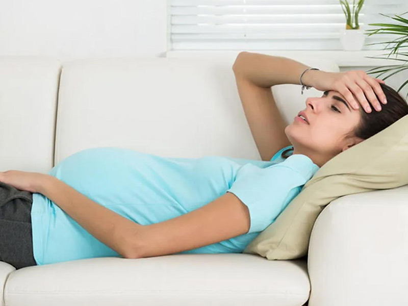 प्रेगनेंसी के दौरान महिलाओं को क्यों होती है अक्सर सिरदर्द की समस्या? डॉक्टर से जानें बचाव के उपाय