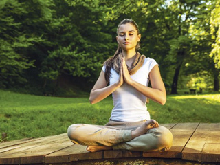 मेड‍िटेशन करते समय भटक जाता है ध्यान, तो फोकस बढ़ाने के लिए अपनाएं ये 6 आसान तरीके