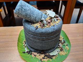 5 भारतीय मसाले जिनके बारे में कम जानते हैं लोग, जानें इन्हें खाने से मिलने वाले ढेर सारे फायदे