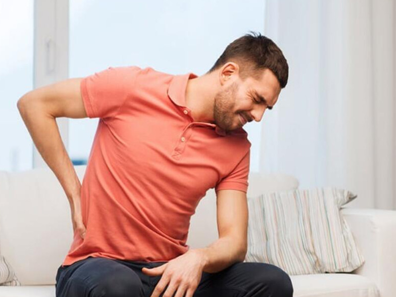 लगातार पीठ में दर्द हो सकता है इन 4 गंभीर बीमारियों का संकेत