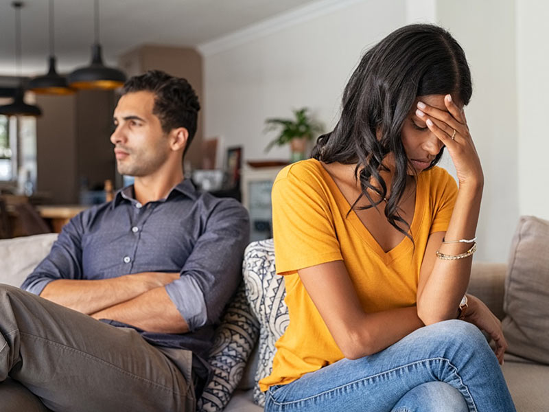 5 Signs That Your Partner Is Emotionally Unavailable