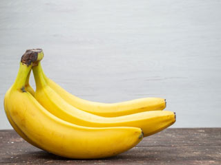 शाम होते ही होने लगती है पेट फूलने की समस्या? लंच के तुरंत बाद खाएं केला, जानें इसके फायदे