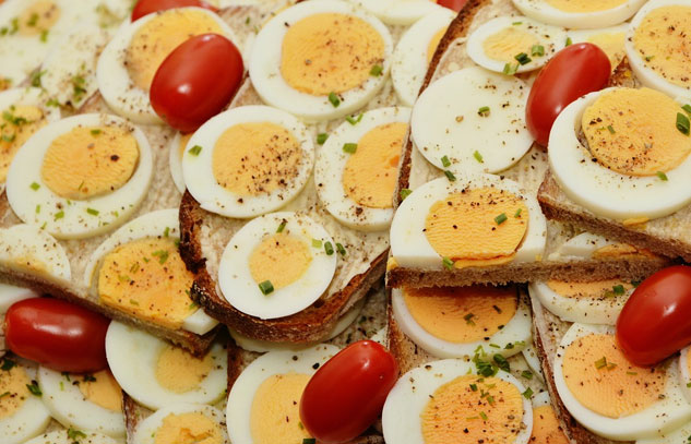 how many eggs should I eat