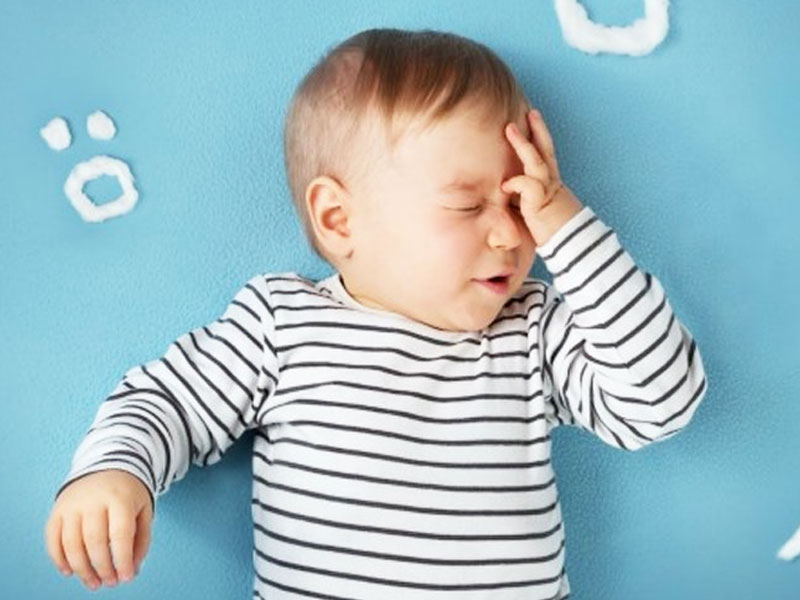 शिशुओं के थकने पर दिखते हैं ये 5 लक्षण, संकेत पहचानकर कराएं आराम
