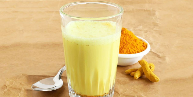 haldi and milk