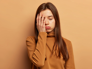 खाने के बाद आती है तेज नींद और महसूस होती है थकान? जानें इसके कारण और समस्या दूर करने के उपाय