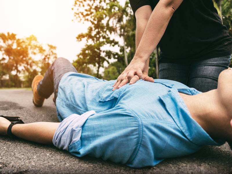 कई गंभीर मरीजों की जान बचा सकती है सीपीआर (CPR) तकनीक, डॉक्टर से जानें इसे करने का सही तरीका