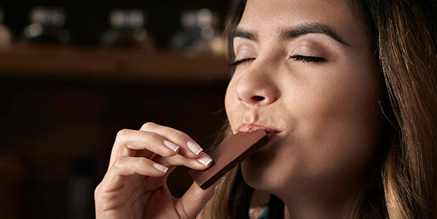 eating choclate
