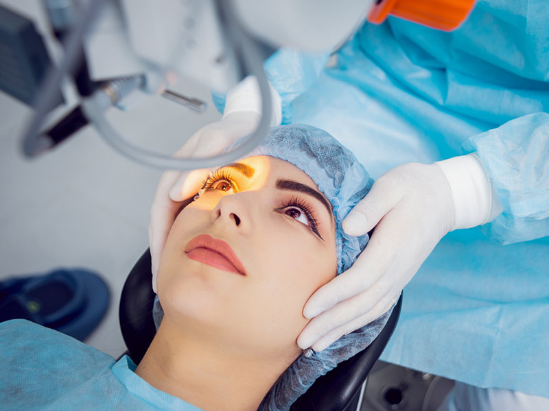 आंखों का ऑपरेशन कराने के बाद जरूरी हैं ये 6 सावधानियां, डॉक्टर से जानें क्या करें और क्या नहीं