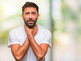 आवाज फटने या गला बैठने पर अपनाएं ये 7 घरेलू नुस्खे, मिलेगा जल्द आराम