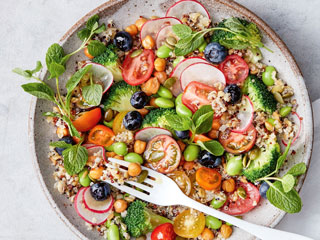 5 हेल्दी Salad Toppings जो आपके सलाद को बनाएंगे स्वादिष्ट और सेहतमंद, जानें रोज सलाद क्यों खाना चाहिए