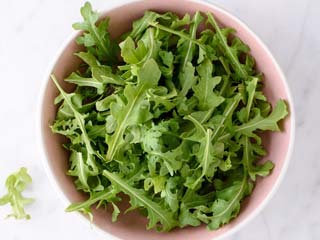 अरुगुला की पत्तियों में होते हैं कई औषधीय गुण, जानें इससे मिलने वाले 6 फायदे