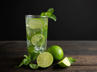 गर्मियों में पिएं ये 5 Low Calorie Drinks, शरीर को मिलेगी ठंडक और वजन भी रहेगा कंट्रोल