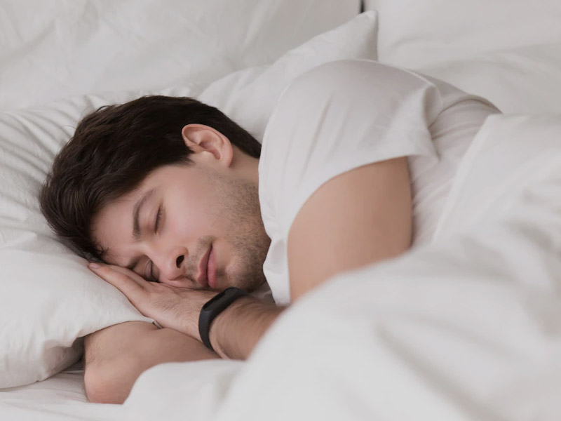 पुरुषों को रात में सोते समय ज्यादा पसीना आने के हो सकते हैं ये 5 कारण, जानें बचाव के उपाय