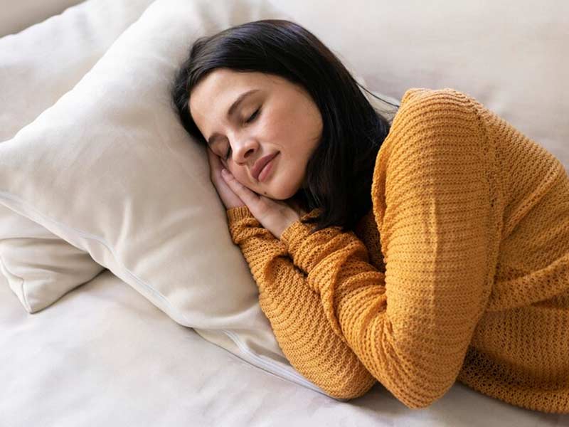 नींद न आने की समस्या से हैं परेशान? अपने बेडरूम में करें ये 5 बदलाव, आएगी अच्छी नींद