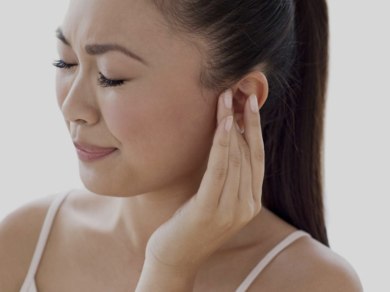 कान में सूजन होने पर अपनाएं ये 5 घरेलू नुस्‍खे, दूर होगी समस्‍या 
