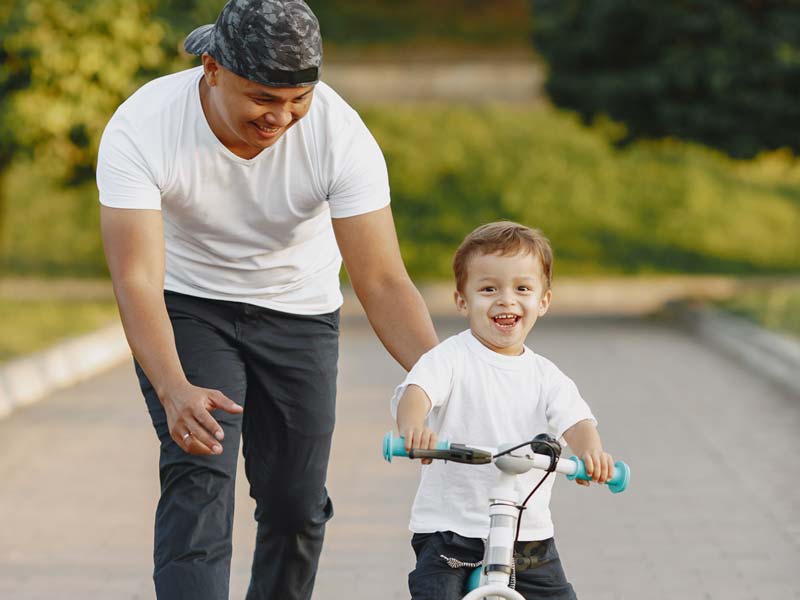 बच्चे को साइकिल चलाना सिखाएं तो फॉलो करें ये 5 टिप्स, चोट लगने और गिरने का डर होगा कम